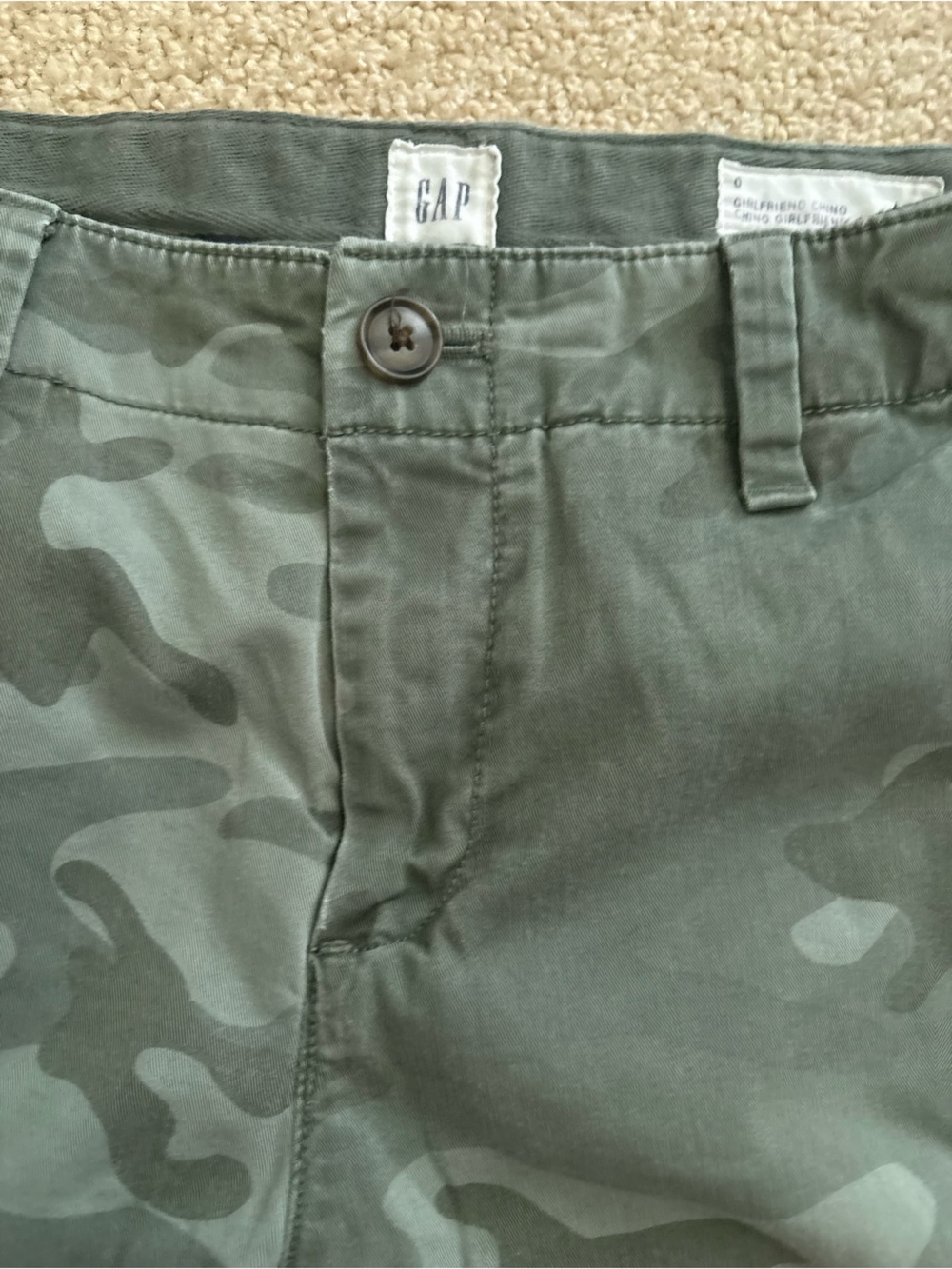 GAP Camo Women’s khakis in Olive Green